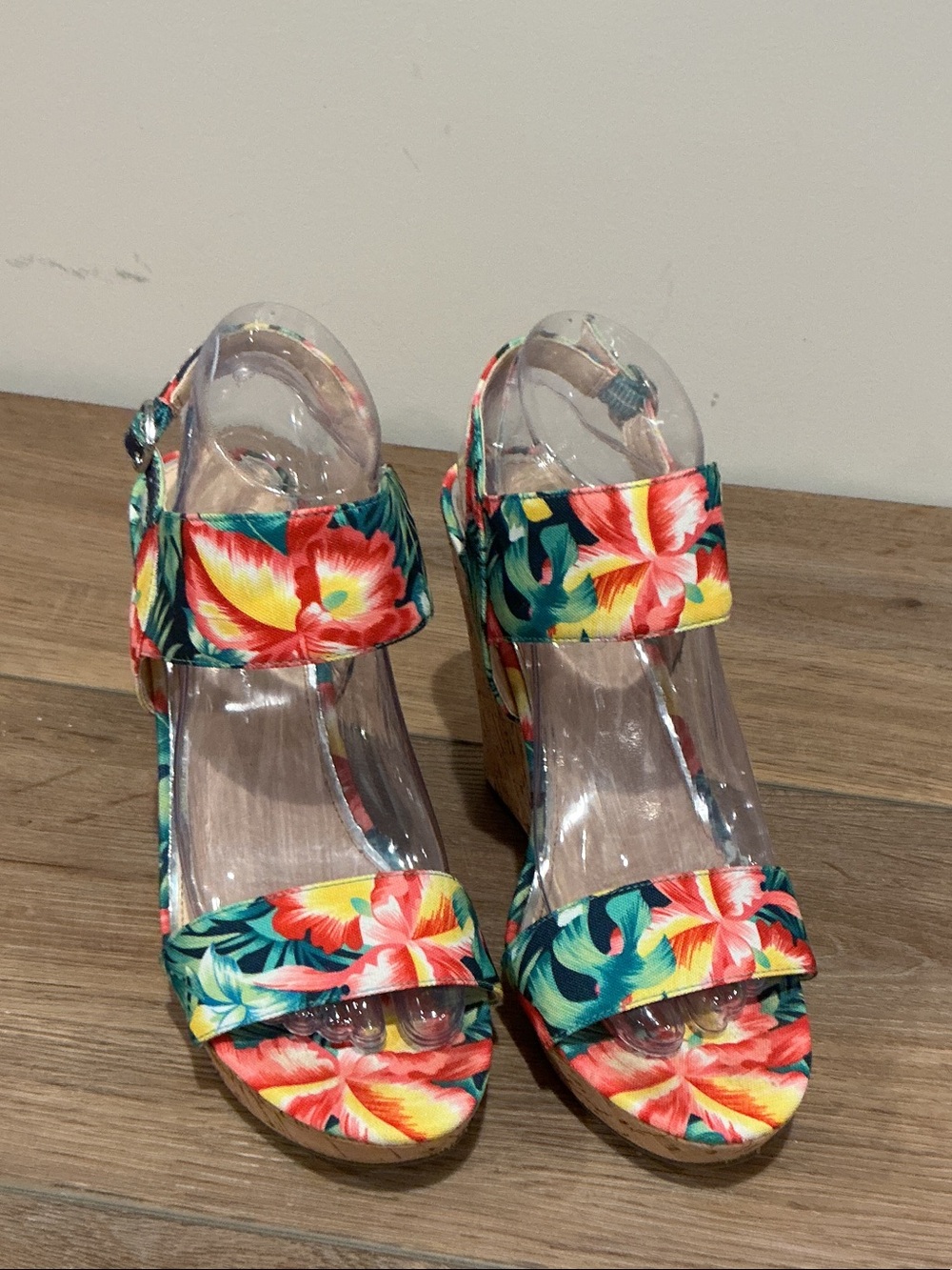 Jessica Simpson Jeisha Hawaiian Floral-Print wedge sandals, size 8.5